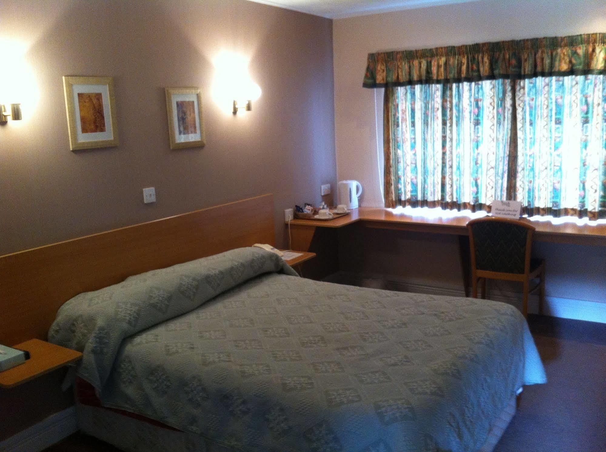 The Town & Country Lodge Dundry Esterno foto