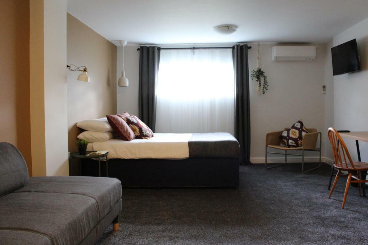 The Town & Country Lodge Dundry Esterno foto