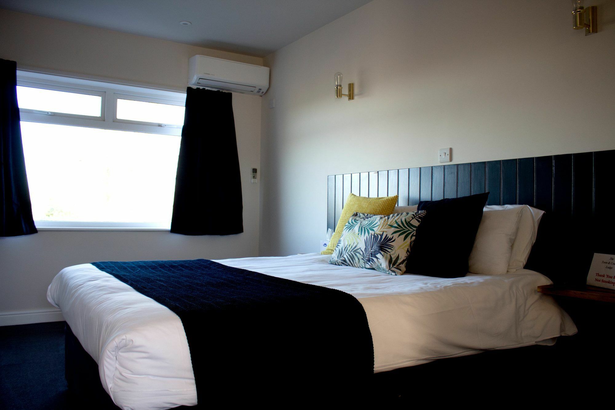 The Town & Country Lodge Dundry Esterno foto